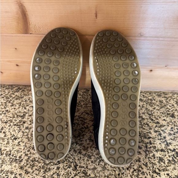 ECCO Women Size 8 Black Suede Casual Shoes - Picture 7 of 7